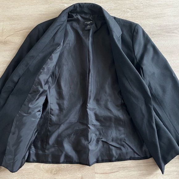 Ann Taylor One Button Black Blazer SZ 2 Petite - Picture 3 of 4